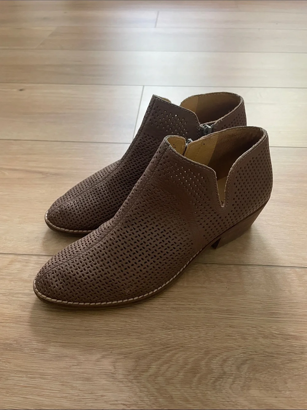 Lucky Brand Brown Perforated Leather Flats Casual 7.5 Slip on #11